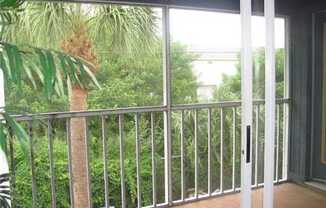 2/2 Private 2nd Floor with Lovely Screened Balcony