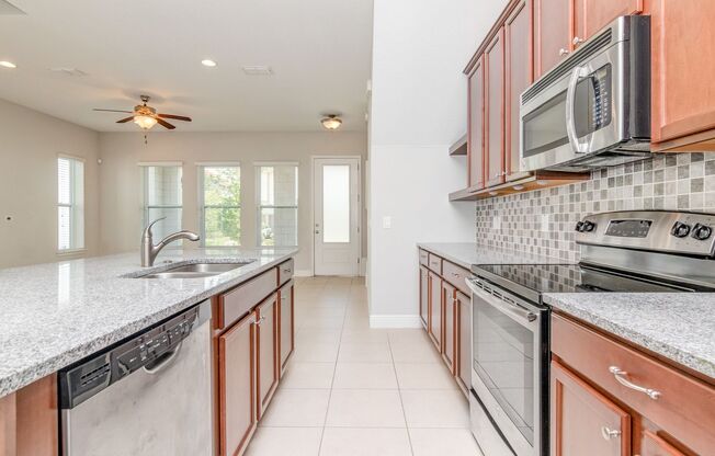 Beautiful 3 Bed/2.5 Bath Townhome for Rent in Laureate Park!