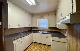 3 beds, 1 bath, $925