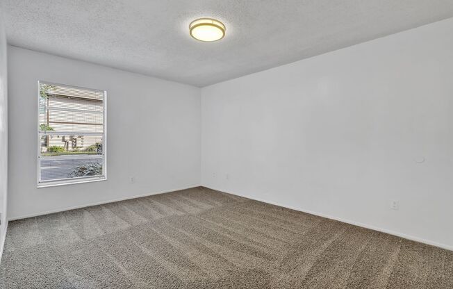 Beautiful 2/2 Condo close to the Orlando International Airport. 1st floor.