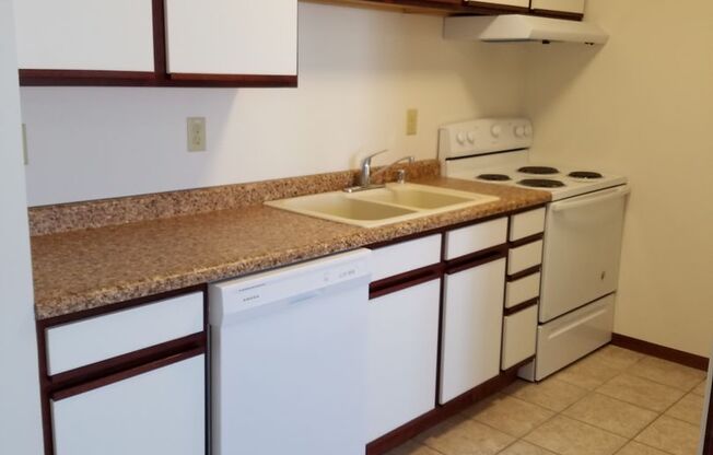 1 bed, 1 bath, $735, Unit 12