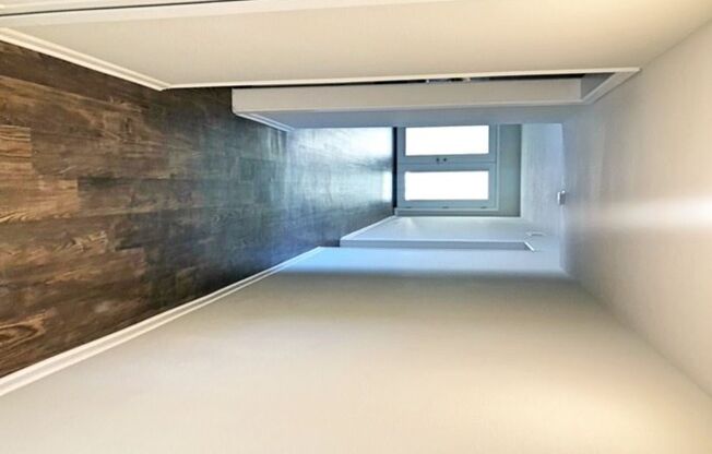 2 beds, 1 bath, 873 sqft, $965, Unit 03-0302