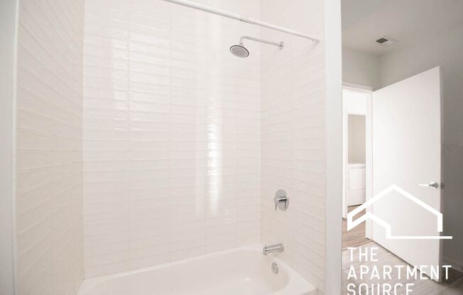 3 beds, 2 baths, $3,595, Unit 406