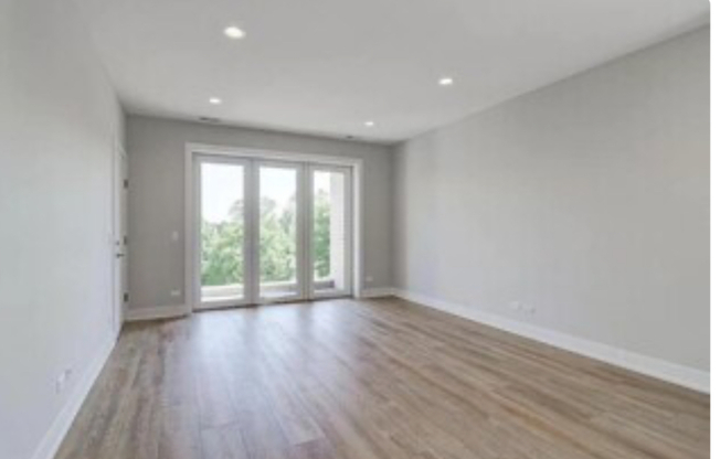 6322 W Irving Park Rd 4