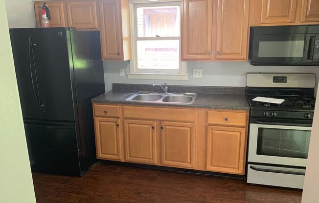 Charming 3 bedroom home in Carrick available September 1!