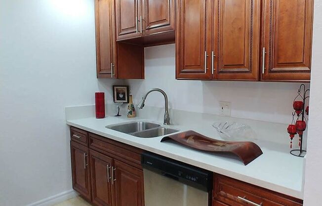 2 beds, 2 baths, 910 sqft, $2,795, Unit 512