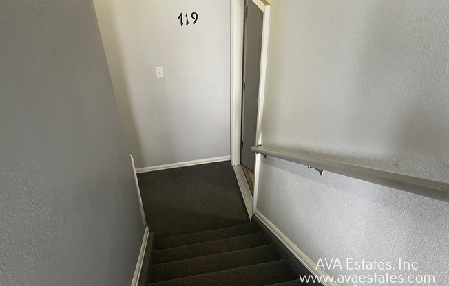 719 E LAPORTE DR