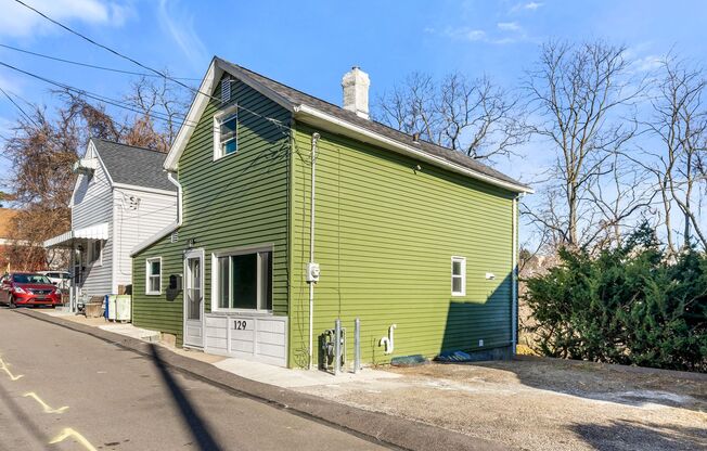 Newly Remodeled 2 Bedroom, 1 Bathroom in Arlington- Off-Street Parking and Central AC!!