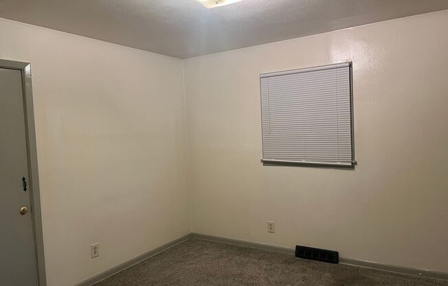 2 beds, 1 bath, $900, Unit #6