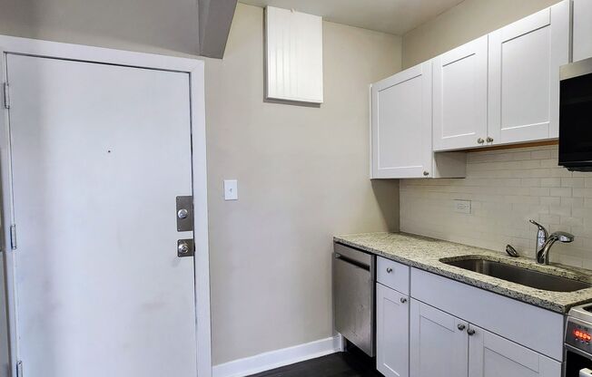 Studio, 1 bath, $1,250, Unit 303