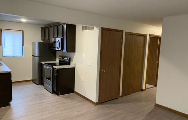 3 beds, 1 bath, 850 sqft, $1,050