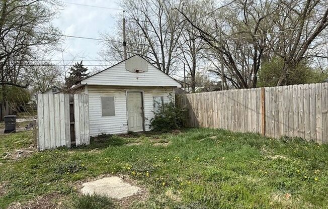 LARGE 4BR ONE LEVEL HOME WITH A GREAT FLOORPLAN.  TONS OF SPACE!