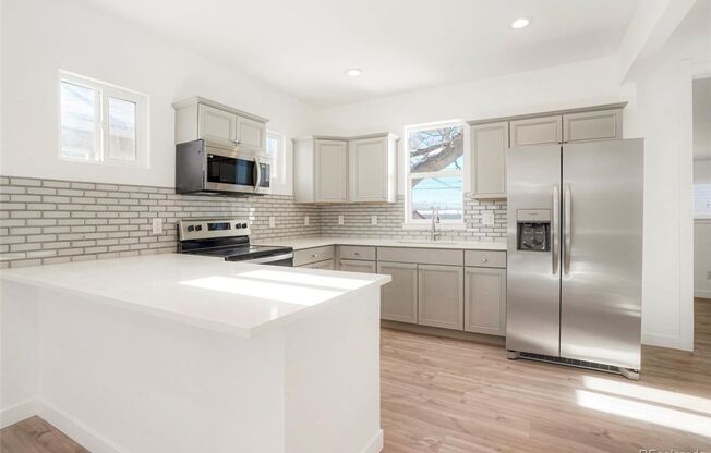 Spacious 2 Bed 2.5 Bath in the heart of Baker!