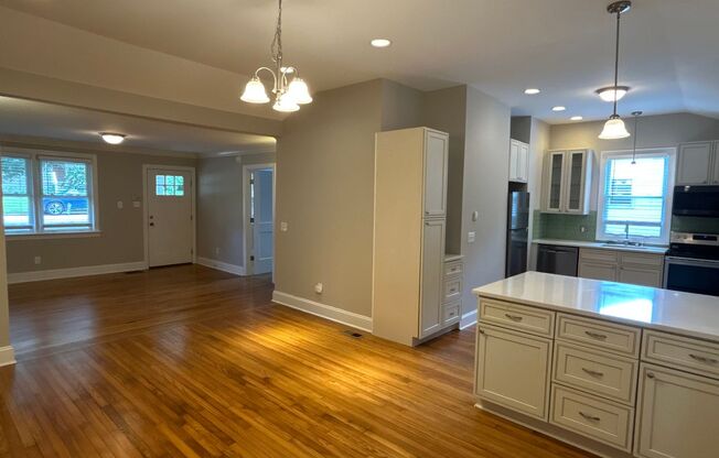 3 Bedroom | 2 Bath Raleigh Home Inside the 440 Beltline!