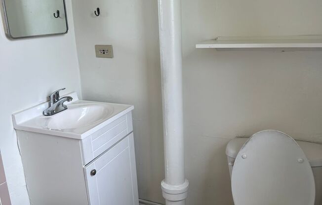 1 bed, 1 bath, $1,195, Unit 215 West Broad Street #4