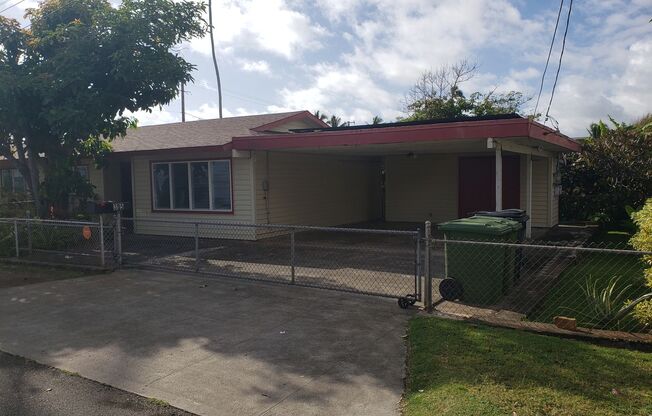 Kailua Town 4 Bedroom 2 full bath, 3 car parking fenced in yard