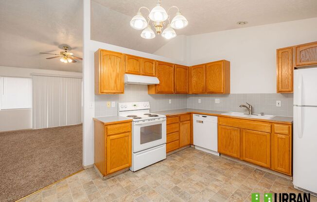 Mission Ave. 15313-15315 E