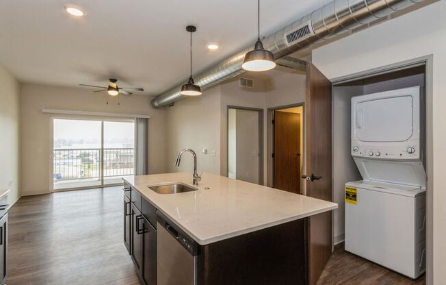 1 bed, 1 bath, 664 sqft, $895, Unit #122