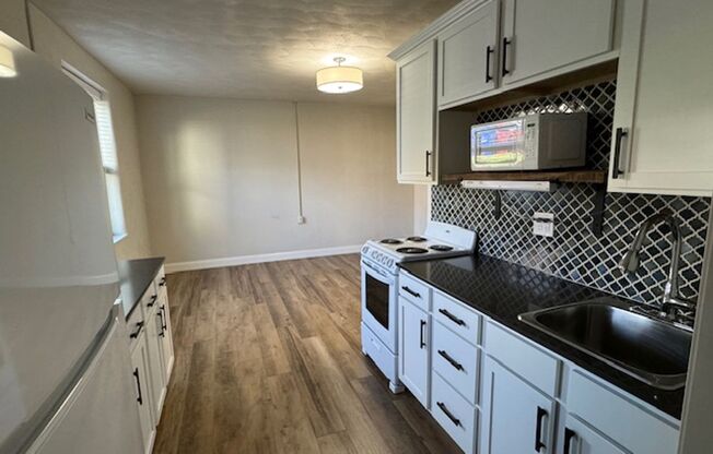 1 bed, 1 bath, 700 sqft, $895