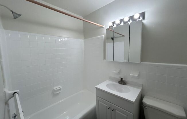 1 bed, 1 bath, 575 sqft, $1,049, Unit K10