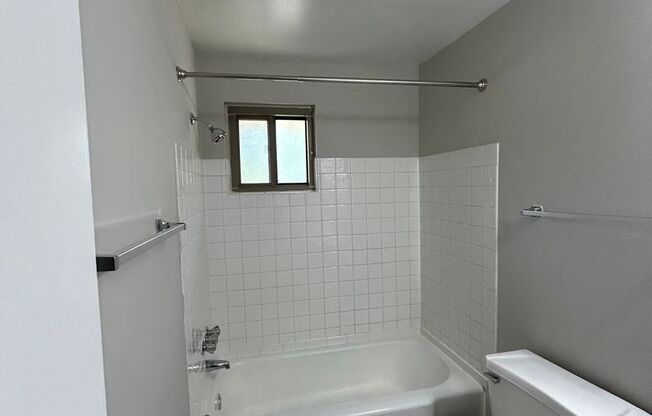 2 beds, 1 bath, 1,187 sqft, $1,025