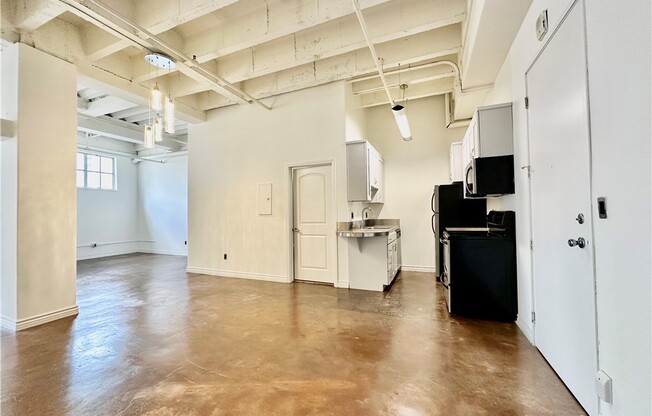 2 beds, 1 bath, 850 sqft, $2,200, Unit 604