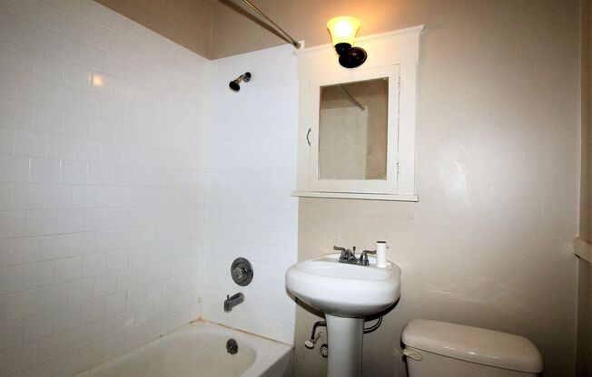 Studio, 1 bath, 410 sqft, $995, Unit 200