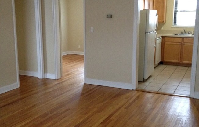 3 beds, 1 bath, 900 sqft, $1,795, Unit SQC-229-5