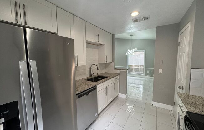 Charming 3 Bedroom and 2 Bath Duplex in Orlando! GREAT LOCATION!