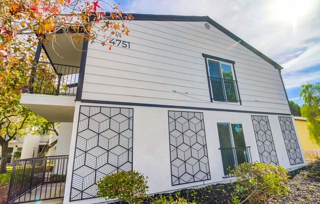 THE POINTE - JUST RENOVATED! Luxurious Community, W/D In Unit