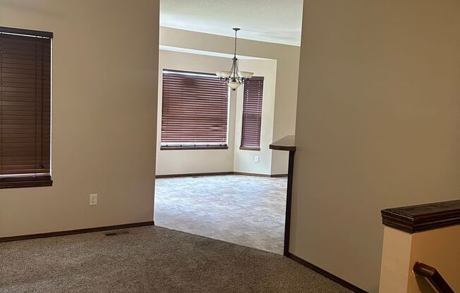 BEAUTIFUL 4 bedroom - 3 bathroom home with outdoor kitchen in Haysville!