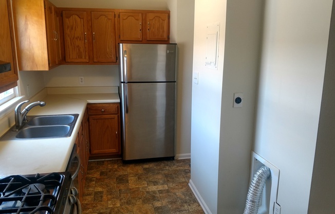 3 beds, 1.5 baths, 1,044 sqft, $1,350, Unit 117A