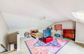 3 beds, 1.5 baths, $1,450, Unit South Side Slopes