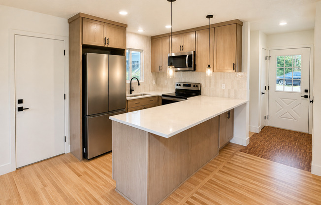 Freshly Remodeled 5bd/2.5bath Home w/ Daylight Basement in Heart of Multnomah Village