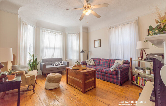 4 beds, 2 baths, $4,600, Unit 2
