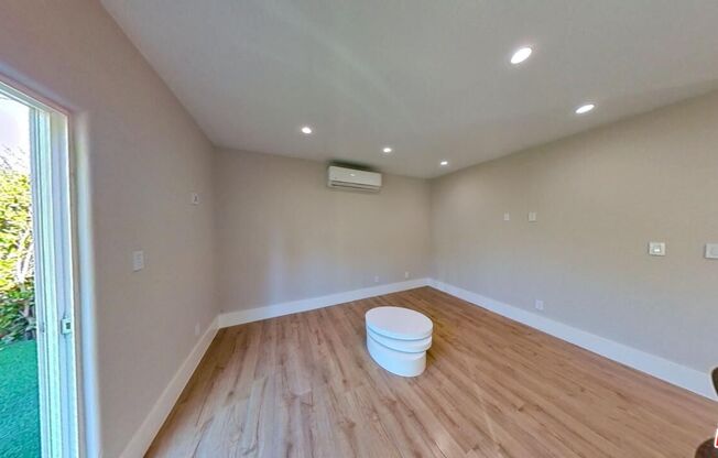 1 bed, 1 bath, 640 sqft, $2,300