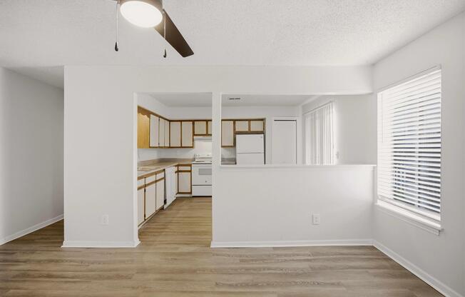 2 beds, 1 bath, 970 sqft, $1,265