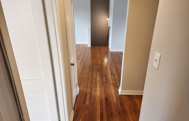 2 beds, 1 bath, 897 sqft, $2,385, Unit A-24