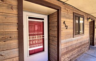 Cozy 2-Bedroom Condo Near CMU & St. Mary’s – Great Amenities!