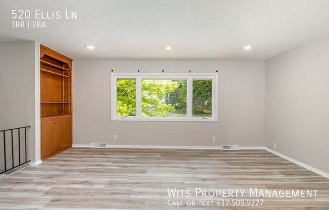 520 ELLIS LN