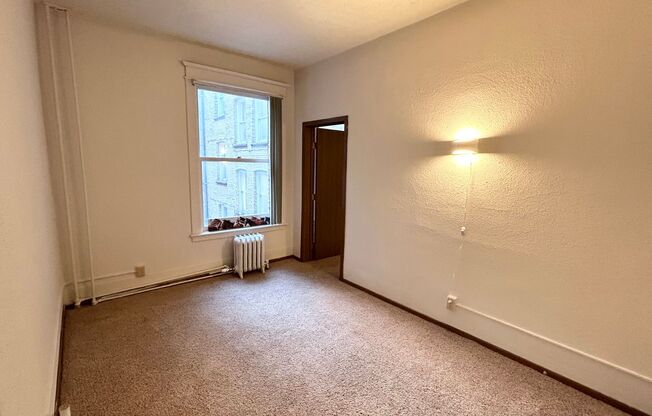 1 bed, 1 bath, 350 sqft, $570, Unit 305