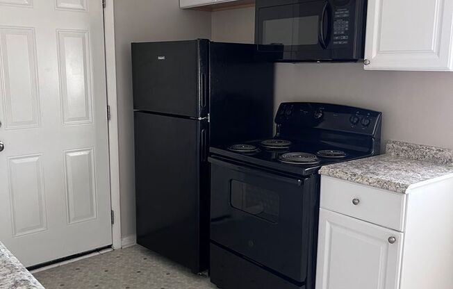 2 beds, 1 bath, $1,095, Unit UNIT A