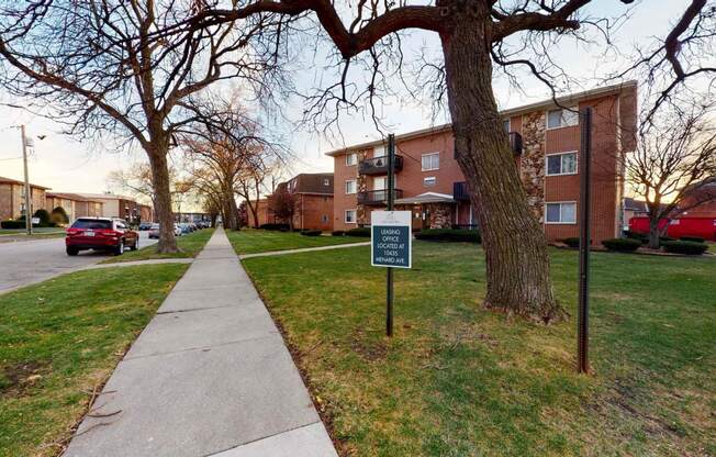 Welcome to Oak Lawn Blu