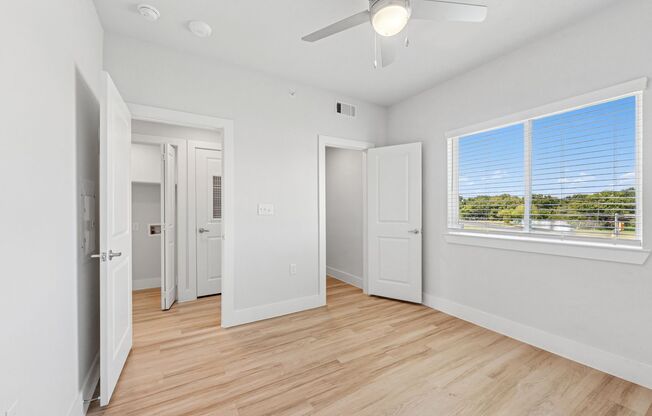 3 beds, 2 baths, 1,134 sqft, $1,595, Unit 724