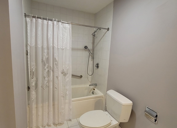 2 beds, 2 baths, 1,250 sqft, $3,400, Unit 913