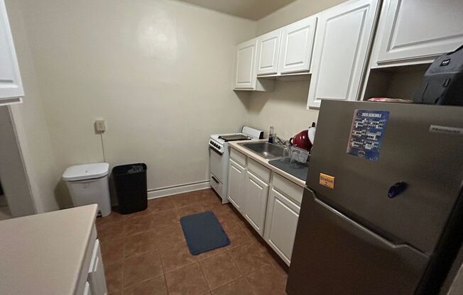 1 bed, 1 bath, $1,095, Unit 3
