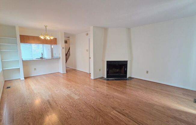 Great Arlington Location with Garage!