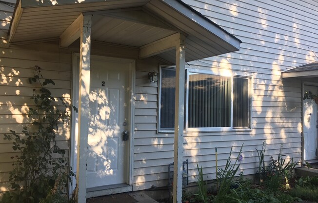 (894) 5th Ave Tri-Plex - 2 Bedroom / 1.5 Bathroom