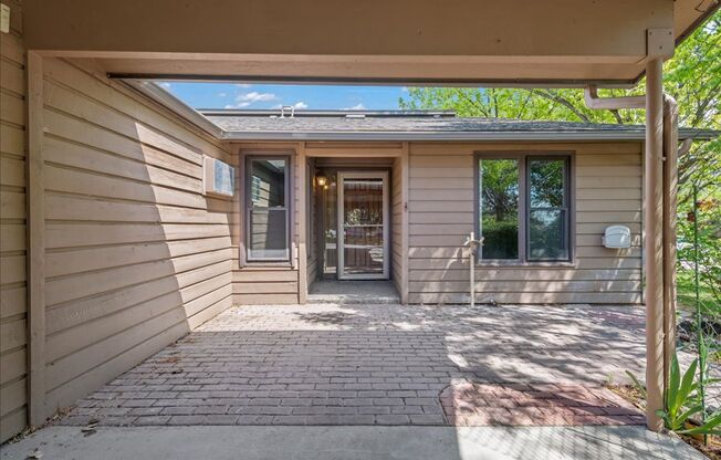 2 bedroom 2 bath townhome located on the Bench