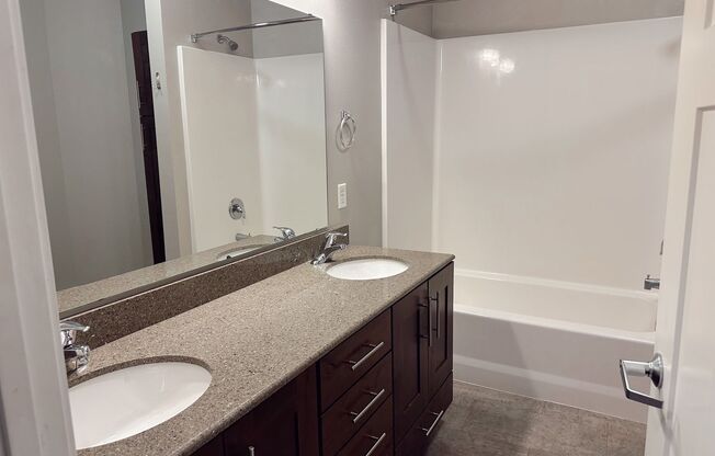 1 bed, 1.5 baths, $1,250, Unit 130